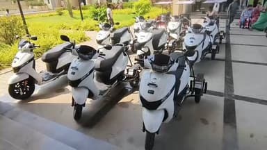 కొత్తగూడెం: కలెక్టరేట్లో దివ్యాంగులకు సహాయ ఉపకరణాలు పంపిణీ చేసిన ఎమ్మెల్యే కూనంనేని సాంబశివరావు