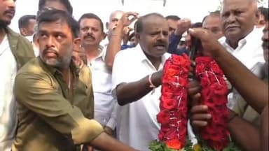 ಮದ್ದೂರು: ಪಟ್ಟಣದಲ್ಲಿ ಟ್ಯಾಕ್ಸಿ ಹಾಗೂ ಆಟೋ ನಿಲ್ದಾಣ ನಿರ್ಮಾಣ ಕಾಮಗಾರಿಗೆ ಕೇಂದ್ರ ಸಚಿವ ಎಚ್ ಡಿ ಕುಮಾರಸ್ವಾಮಿ ಗುದ್ದಲಿ ಪೂಜೆ