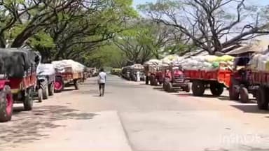 ಚಿಕ್ಕಮಗಳೂರು: ರಾಗಿ ಖರೀದಿ ಅಧಿಕಾರಿಗಳ ಎಡವಟ್ಟು.! ಎಪಿಎಂಸಿಯಲ್ಲಿ ಸಾಲುಗಟ್ಟಿ ನಿಂತ ನೂರಾರು ಟ್ರ್ಯಾಕ್ಟರ್ಗಳು.!