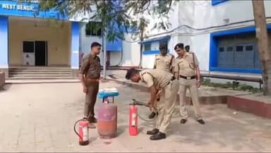 আলিপুরদুয়ার ১: আলিপুরদুয়ার জেলা হাসপাতালে দমকল বিভাগের কর্মীদের মহড়া