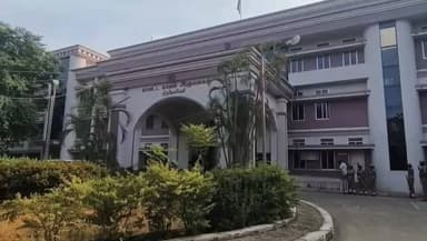 திருநெல்வேலி: சமூக வலைதளங்களை வன்முறையை தூண்டும் பதிவுகள் குறித்து நெல்லை மாவட்ட காவல்துறை கடும் எச்சரிக்கை 11 வழக்குகள் பதிவு.