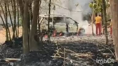 ନବରଙ୍ଗପୁର ପୋଲିସ ଷ୍ଟେସନ: ସେଣ୍ଟ୍ରାଲ ସ୍କୁଲ ରାସ୍ତାରେ ହଟାତ ଜଳିଲା କାର, ନିଆଁ କୁ ଆୟତ୍ତ କଲା ଅଗ୍ନିଶମ ବାହିନୀ