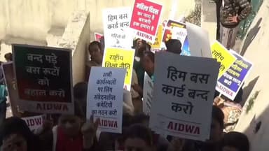 शिमला शहरी: हिम बस कार्ड अनिवार्यता के विरोध में महिलाओं ने किया प्रदर्शन, 50% किराया छूट बिना शर्त जारी रखने की मांग