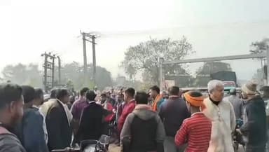 কাঁকসা: নো ফ্লাই ওভার নো ভোট,ব্যানার পোষ্টার দিয়ে ভোট বয়কটের ডাক দিলো রেলপার সহ ১৫টি গ্রামের মানুষ