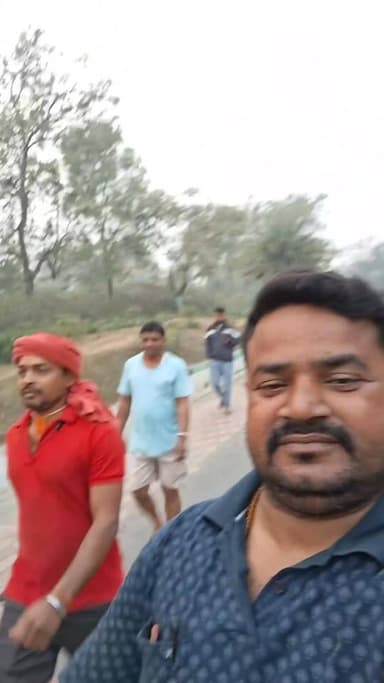 सुबह की ताज़ी हवा और कुछ कदम सेहत की ओर। ☀️🚶♂️
Morning Walk – दिन की सबसे अच्छी शुरुआत।
#MorningWalk #HealthyMorning #F...
