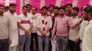 पटियाली: रुस्तमपुर में एमबीबीएस करने पर मिलीं बधाइयां, लोगों ने कहा- क्षेत्र का नाम किया रोशन