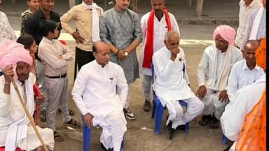 जीरापुर: विधायक हजारीलाल दांगी ग्राम रनारा में एक सामाजिक कार्यक्रम में शामिल होने पहुंचे