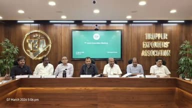 திருப்பூர் தெற்கு: அப்பாச்சி நகர் பகுதியில் உள்ள ஏற்றுமதியாளர் சங்க அலுவலகத்தில் பனியன் தொழிலாளர்களுக்கான ஊதிய உயர்வு தொடர்பான பேச்சுவார்த்தை நடைபெற்றது