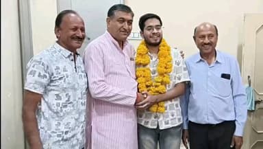 गरोठ: गरोठ के नितिन मोदी बने IAS, विधायक चंदरसिंह सिसोदिया ने किया सम्मानित