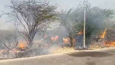 ಕೊಟ್ಟೂರು: ಹ್ಯಾಳ್ಯಾ ಗ್ರಾಮದಲ್ಲಿ ಮೇವಿನ ಬಣವೆಗಳಿಗೆ ಬೆಂಕಿ ಬಿದ್ದು ಹೊತ್ತಿ ಉರಿದಿದೆ!