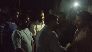 ಚಿಕ್ಕನಾಯಕನಹಳ್ಳಿ: ಅಗಸರಹಳ್ಳಿಯಲ್ಲಿ ಕಾರ್ಮಿಕ ಸಾವು: ನ್ಯಾಯಕ್ಕಾಗಿ ಮೃತದೇಹದ ಮುಂದೆ ಕುಟುಂಬದ ಪ್ರತಿಭಟನೆ