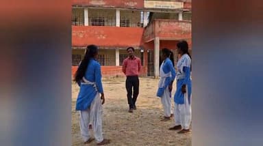 सशक्त बचपन, सुरक्षित भविष्य : बांका में महिला दिवस पर आत्मरक्षा प्रशिक्षण.
#महिला_दिवस
#InternationalWomensDay
#नारी_सश...