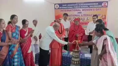 ಗುಳೇದಗುಡ್ಡ: ಮಹಿಳೆ ಕುಟುಂಬ, ಸಮಾಜದ ಬೆನ್ನೆಲುಬು : ಪಟ್ಟಣದಲ್ಲಿ ಡಾ. ಸವಿತಾ ಹಳವರ