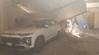 मुरैना नगर: सरोज टॉवर मल्टी की दीवार गिरने से तीन कारें क्षतिग्रस्त, पुलिस ने मामला दर्ज कर शुरू की जांच