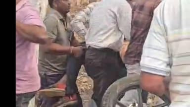 ବଲାଙ୍ଗୀର: ଡୁଡୁକାଶିରା ରୋଡ଼ରେ ଦୁର୍ଘଟଣା ଗଛରେ ପିଟି ହୋଈ ଜଣେ ଗୁରୁତର ଭୀମ ଭୋଇ ମେଡ଼ିକାଲରେ ଭର୍ତ୍ତି