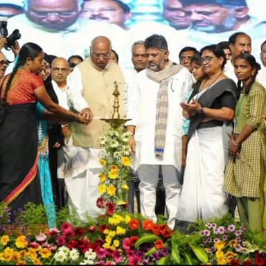 ಚಿತ್ತಾಪುರ: ಚಿತ್ತಾಪುರ ಪಟ್ಟಣದಲ್ಲಿ 1045 ಕೋಟಿ ರೂ ವೆಚ್ಚದ ವಿವಿಧ ಅಭಿವೃದ್ಧಿ ಕಾಮಗಾರಿಗಳಿಗೆ ಡಿಸಿಎಂ ಡಿಕೆಶಿ ಚಾಲನೆ