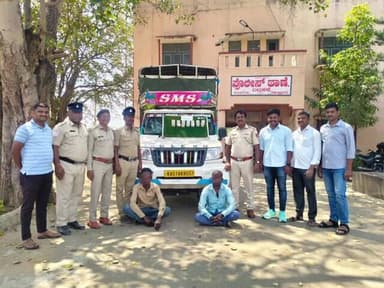 ಚಿಂತಾಮಣಿ: ಅಂತರ್ ರಾಜ್ಯ ಕೇಬಲ್ ಕಳ್ಳರನ್ನು ವಶಕ್ಕೆ ಪಡೆದ ಬಟ್ಲಹಳ್ಳಿ ಪೊಲೀಸ್ ಠಾಣೆಯ ಪಿಎಸ್ಐ ಶಿವಕುಮಾರ್ ಹಾಗೂ ಸಿಬ್ಬಂದಿ