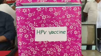 కొత్తగూడెం: పాల్వంచ ప్రభుత్వ ఆసుపత్రిలో హెచ్పివి వ్యాక్సిన్ ను ప్రారంభించిన జిల్లా వైద్య ఆరోగ్యశాఖ అధికారి తుకారాం రాథోడ్