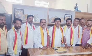 ಶೋರಾಪುರ: ಸುರಪುರ ಕರವೇ ತಾಲೂಕಾಧ್ಯಕ್ಷ ವೆಂಕಟೇಶ ನೇತೃತ್ವದಲ್ಲಿ ಲಾರಿ ಚಾಲಕರ ಪದಾಧಿಕಾರಿಗಳ ಆಯ್ಕೆ ಸಭೆ