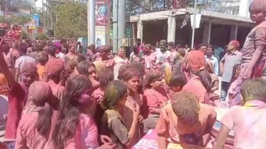 पिपरिया: पिपरिया में धूमधाम से रंगपंचमी मनाई गई, रंग यात्रा में उमड़ा जनसैलाब