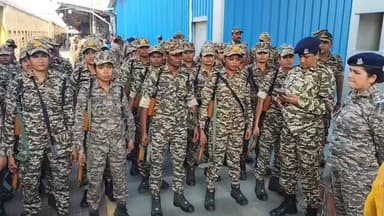 திருப்பூர் தெற்கு: தேர்தல் பாதுகாப்பு பணிக்காக திருப்பூருக்கு வந்திறங்கிய மத்திய சிஆர்பிஎப் போலீசாருக்கு மாநகர போலீசார் வரவேற்பு