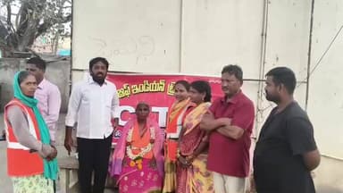 మహబూబాబాద్: అంతర్జాతీయ మహిళా దినోత్సవం మున్సిపల్ కార్మికరాలని సన్మానించిన సీఐటీయూ జిల్లా ఉపాధ్యక్షుడు కుమ్మరి కుంట్ల నాగన్న