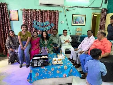 संघ लोक सेवा आयोग (UPSC) में 64 वाँ रैंक प्राप्त करने पर सदर विधान सभा के विधायक त्रिविक्रम नारायण सिंह ने घर जाकर बधाई ...