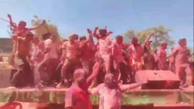 मोहन बड़ोदिया: मोहन बड़ोदिया में दशहरा उत्सव समिति ने मनाया फाग उत्सव, 20 क्विंटल गुलाल उड़ाया