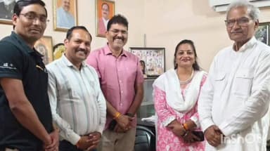 त्योंथर: वार्ड क्रमांक 21 की जिला पंचायत सदस्य गीता मांझी ने रीवा सांसद जनार्दन मिश्रा से मुलाकात की, विभिन्न विषयों पर चर्चा हुई