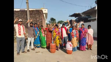 వికారాబాద్: కేంద్రం పెంచిన గ్యాస్ సిలిండర్ ధరలను తక్షణమే తగ్గించాలంటూ జైద్ పల్లి గ్రామంలో సిపిఎం నిరసన