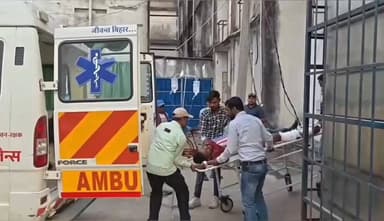 तारापुर: एस एच 22 के देवगांव के समीप दो बाइक की आमने-सामने की टक्कर में युवक समेत 3 घायल।#दुर्घटना