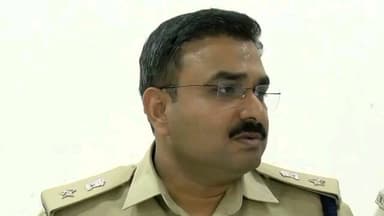 ಬಸವನ ಬಾಗೇವಾಡಿ: ಪಟ್ಟಣದ ಹೂವಿನ ಹಿಪ್ಪರಗಿ ಬಸ್ ನಿಲ್ದಾಣದ ಬಳಿ ಇಸ್ಪೀಟು ಆಡುವಾಗ ಪೊಲೀಸರ ದಾಳಿ : ನಗರದಲ್ಲಿ ಎಸ್ ಪಿ ಲಕ್ಷ್ಮಣ ನಿಂಬರಗಿ