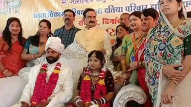 दतिया नगर: भारत विकास परिषद ने कराया सरल कन्या विवाह, पूर्व गृहमंत्री डॉ. नरोत्तम मिश्रा ने वर-वधु को दिया आशीर्वाद