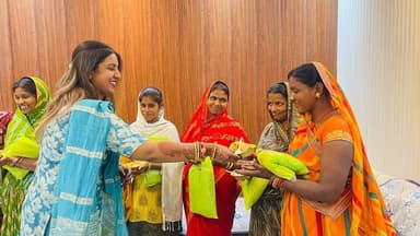 बिहिया नगर पंचायत में महिला दिवस पर सम्मान समारोह: समाजसेविका ने कर्मियों को साड़ी देकर किया सम्मानित, बोलीं—आज महिलाएं ब...