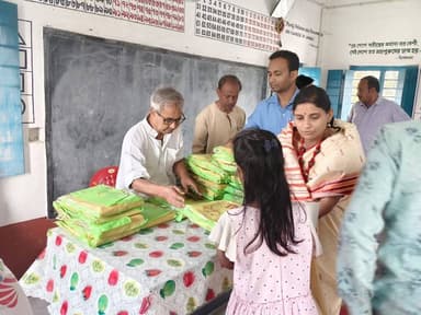 খরুন অঞ্চলে পঞ্চম দোল উপলক্ষে খুদে পড়ুয়াদের সচেতনতা শিবির ও মশারি বিতরণ, উপস্থিত বিধানসভার ডেপুটি স্পিকার আশীষ বন্দ্যো...
