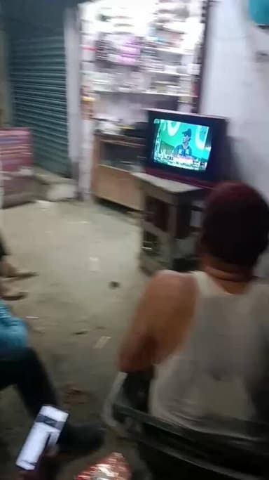 India mein jitne ki Khushi per