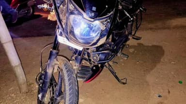 କେନ୍ଦୁଝର ସଦର: ୨୨୦ ନମ୍ବର ଜାତୀୟ ରାଜପଥ ଖଜୁରିଡିହା ଛକ ନିକଟରେ ବାଇକ୍ ଧକ୍କାରେ ଦୁଇଜଣ ସ୍ଥାନୀୟ ଲୋକେ ଗୁରୁତର ଆହତ