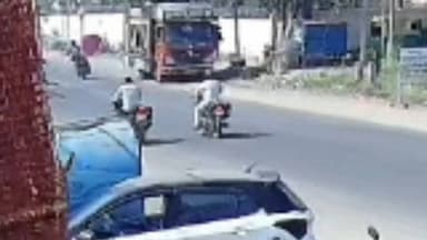 ବଲାଙ୍ଗୀର: ଆୟୁର୍ବେଦ ମହାବିଦ୍ୟାଳୟ ସାମ୍ନାରେ ବାଇକ୍ ଧକ୍କାରେ ଛାତ୍ରୀ ଗୁରୁତର ଘଟଣା ସିସିଟିଭି ଫୁଟେଜ ଭାଇରାଲ