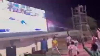 கடலூர்: உலகக் கோப்பை கிரிக்கெட் போட்டியில் இந்திய அணி வெற்றியை தேவனாம்பட்டினத்தில்கொண்டாடிய ரசிகர்கள்