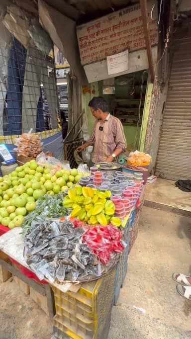 Star Fruit Chaat
#delhifood #daryaganj #olddelhifood #streetfood #indianfood
