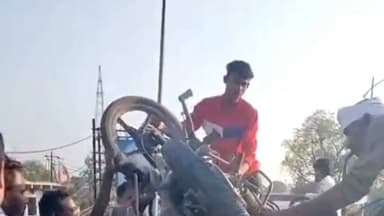 पिपरिया: पिपरिया-पचमढ़ी रोड पर कार ने दो बाइक को मारी टक्कर, तीन लोग गंभीर घायल, अस्पताल में इलाज जारी