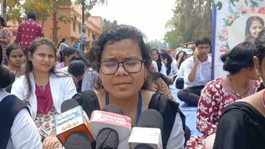 ବଲାଙ୍ଗୀର: ଆୟୁର୍ବେଦ ମହାବିଦ୍ୟାଳୟ ସାମ୍ନାରେ ରାସ୍ତା ରୋକ୍ କରି ପ୍ରତିବାଦ ଛାତ୍ରୀଙ୍କ ପ୍ରତିକ୍ରିୟା