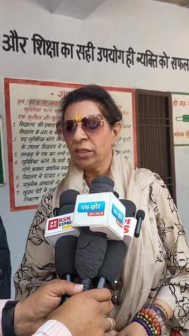 सरकारी स्कूल की मुर्गे वाली वायरल वीडियो।
खेल था या खेला खेल गया था - रेनू भाटिया ( प्रदेश अध्यक्ष महिला आयोग ,हरियाणा...