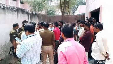 मिर्ज़ापुर: मंडलीय अस्पताल के मोर्चरी हाउस में रखे युवक के शव को खा गए चूहे, परिजनों ने आरोप लगाकर किया हंगामा