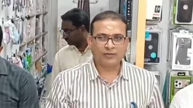 సెల్ఫోన్ షాపులపై ఆకస్మిక దాడులు నిర్వహించిన విజిలెన్స్ అధికారులు