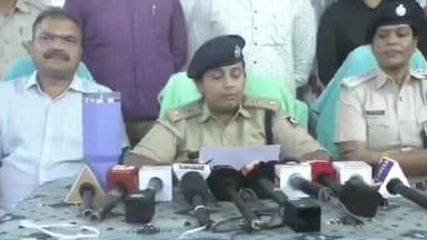 ରାୟଗଡା: ବିଷମକଟକ ବ୍ଲକର ଚାଟିକଣାରେ ଜଣେ ୭ ବର୍ଷ ଶିଶୁର ହତ୍ୟା ଘଟଣାର ଫର୍ଦାଫାଶ କରି ଏସ ପି ସ୍ଵାଥୀ ଏସ. କୁମାରଙ୍କ ପ୍ରେସମିଟ