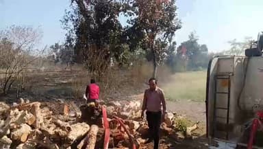 वारासिवनी: खंडवा रोड: खेत की पराली जलाने से लगी आग, पारवे आरा मिल तक पहुंची, बड़ी घटना टली