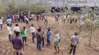 ఏటికొప్పాక పోలవరం కాలువ సమీపంలో 13 ఏళ్ల బాలుడి మృతదేహం కలకలం