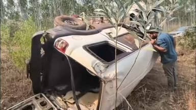 காரைக்குடி: ஸ்கார்பியோ காரில் 2 டன் ரேஷன் அரிசி கடத்தல் – கார் கவிழ்ந்து விபத்து, ஒருவர் படுகாயம்