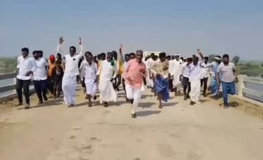 ಯಾದಗಿರಿ: ಕಂದಳ್ಳಿ ಬ್ರಿಡ್ಜ್ ದುರಸ್ತಿಗೆ ಆಗ್ರಹಿಸಿ, ಕುಂಟಲೀಪಿ ಆಟ ಆಡಿ ಪ್ರತಿಭಟನೆ; ಸಾಮಾಜಿಕ ಹೋರಾಟಗಾರ ಉಮೇಶ ಕೆ. ಮುದ್ನಾಳ ಆಕ್ರೋಶ